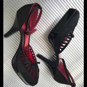 ULISTED WOMEN’S PUMPS BLACK DYEABLE